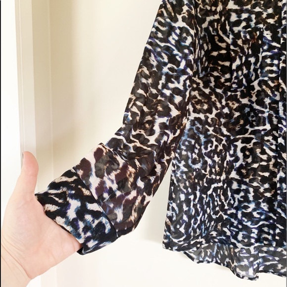 Women’s GUESS? Top - Picture 2 of 3